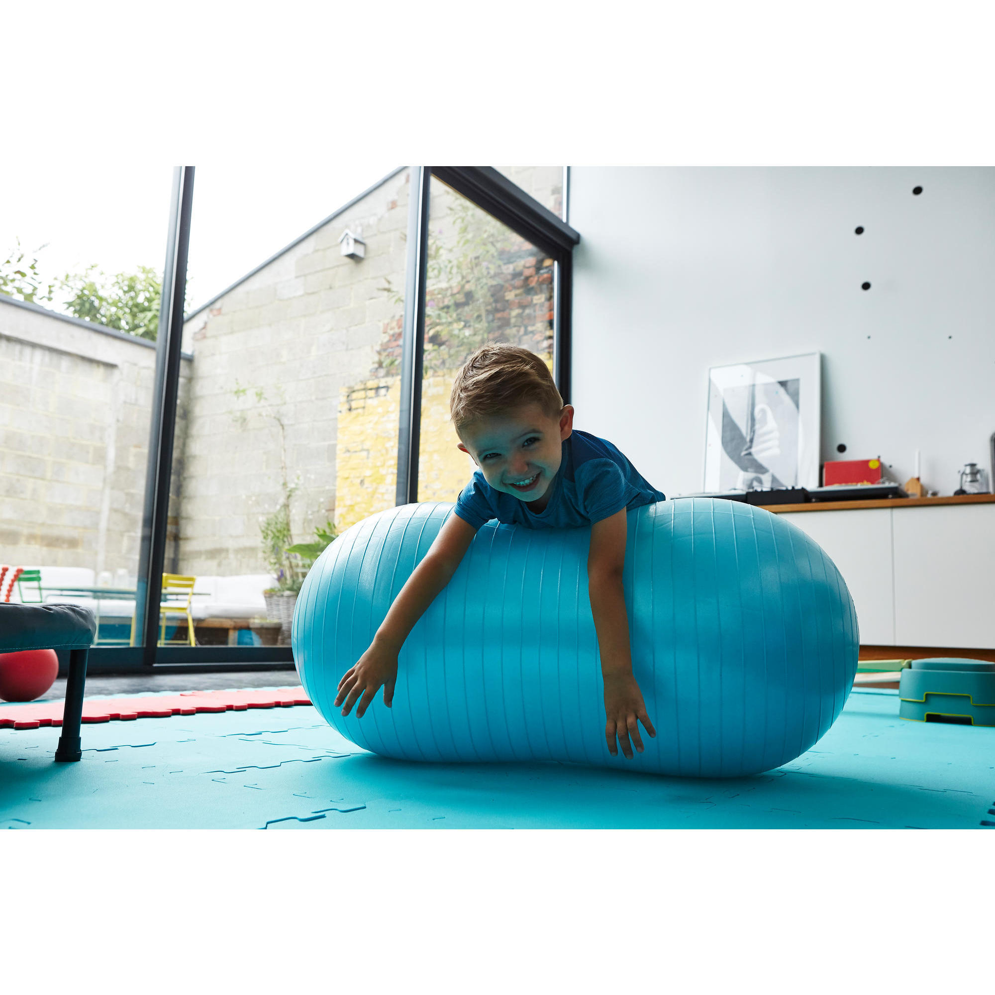 “公益体彩快乐操场”走进从江雍里小学(图1)